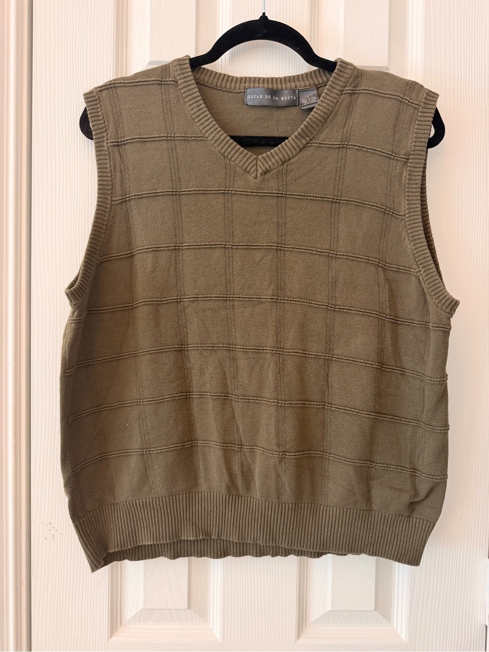 Oscar de la Renta Olive V-Neck Sleeveless Knit Vest